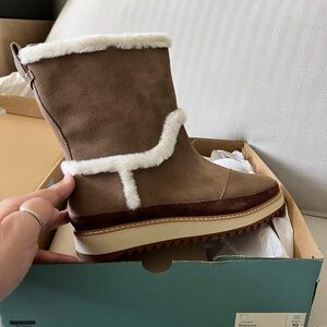 Tom’s winter boots Makenna